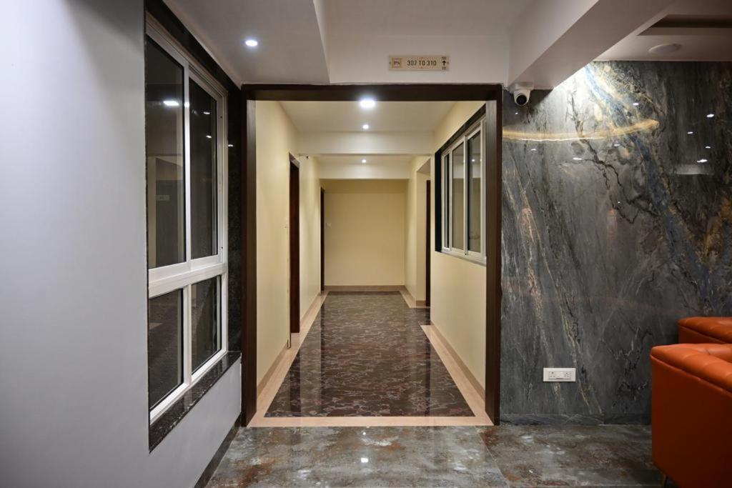 Hotel Prime Square Daund ภายนอก รูปภาพ